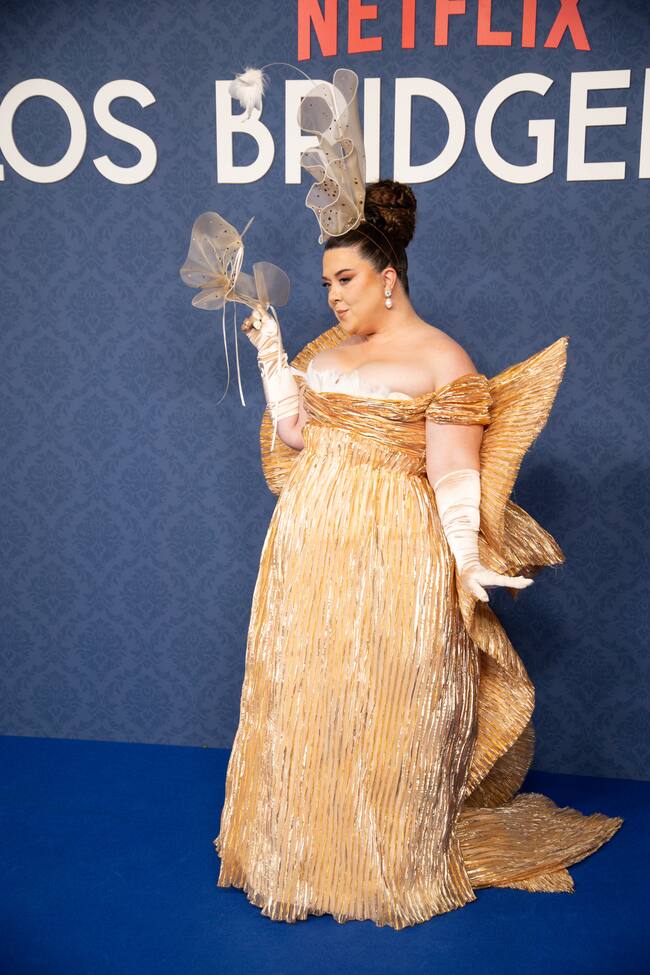 “No tengo palabras para describir, como me ha hecho sentir, este pedazo de diseño espectacular de mi amada @analocking para el baile de máscaras de los Bridgerton 🌸🌸🌸🌸❤️❤️❤️❤️❤️❤️❤️❤️❤️❤️”, compartía en redes una de las cortesanas de la noche. Ni Penélope hubiera brillado tanto.