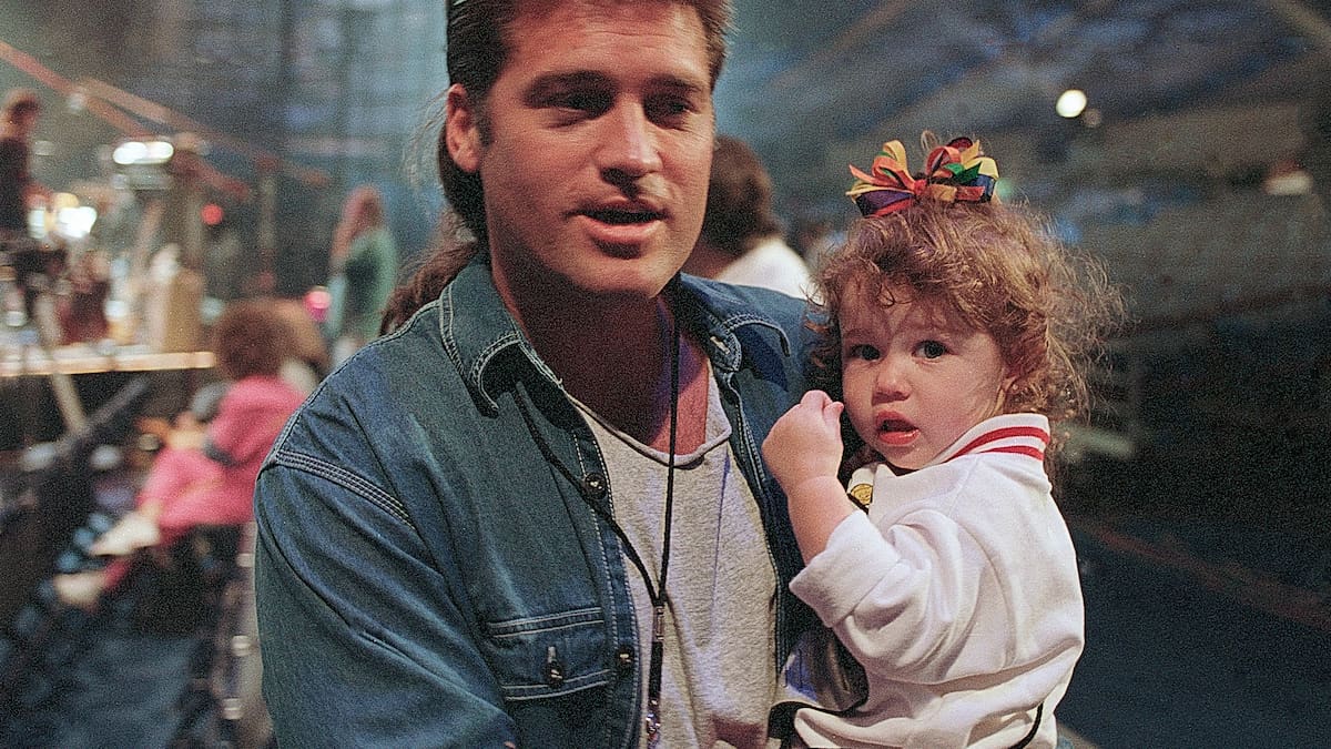 Billy Ray Cyrus reacciona a que Miley elimine el apellido Cyrus de su nombre: "Le dije a Miley que me parecía bien"