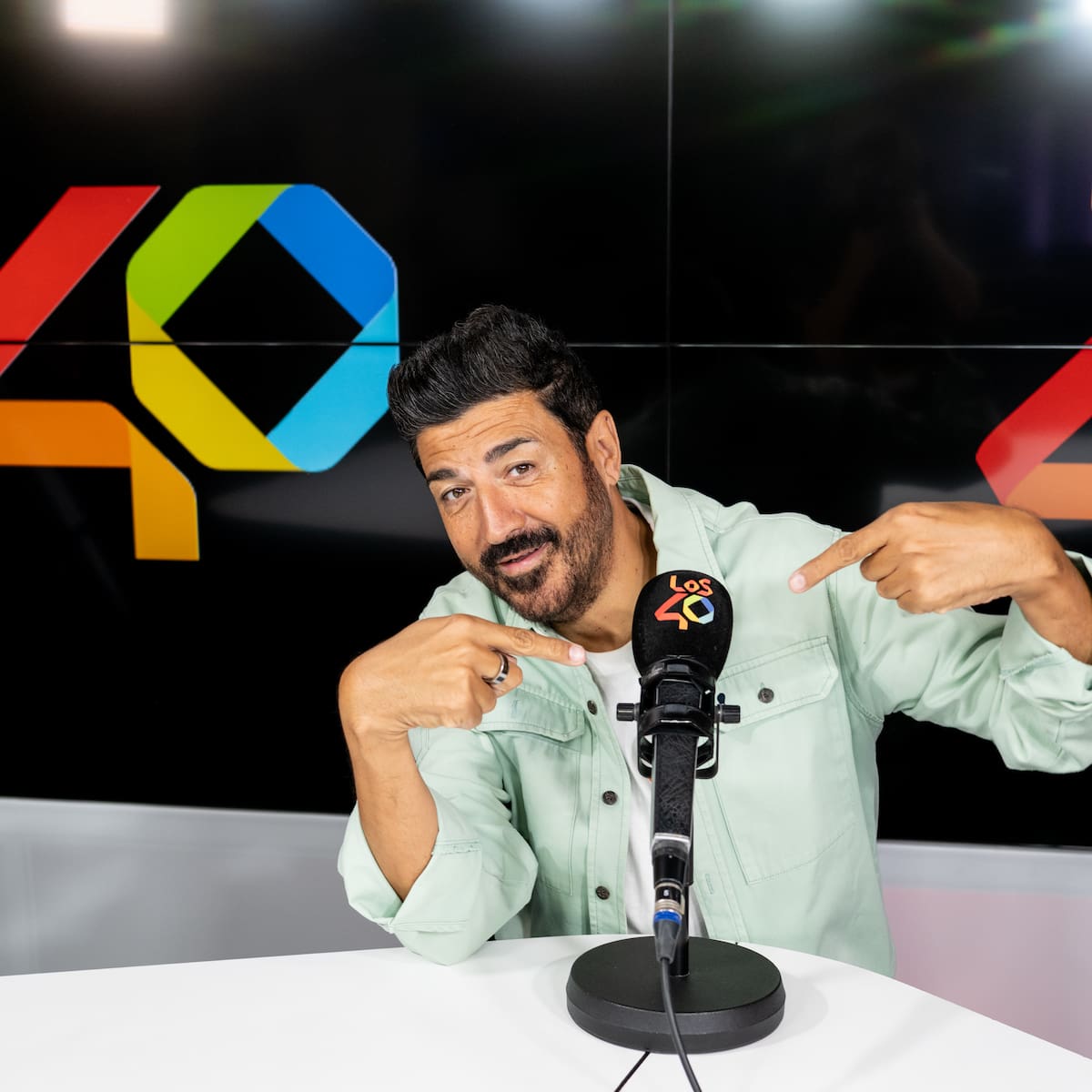 Tony Aguilar recuerda su primer papel como actor en Murcia: "Es lo más cerca que he estado de ponerme el mono militar"