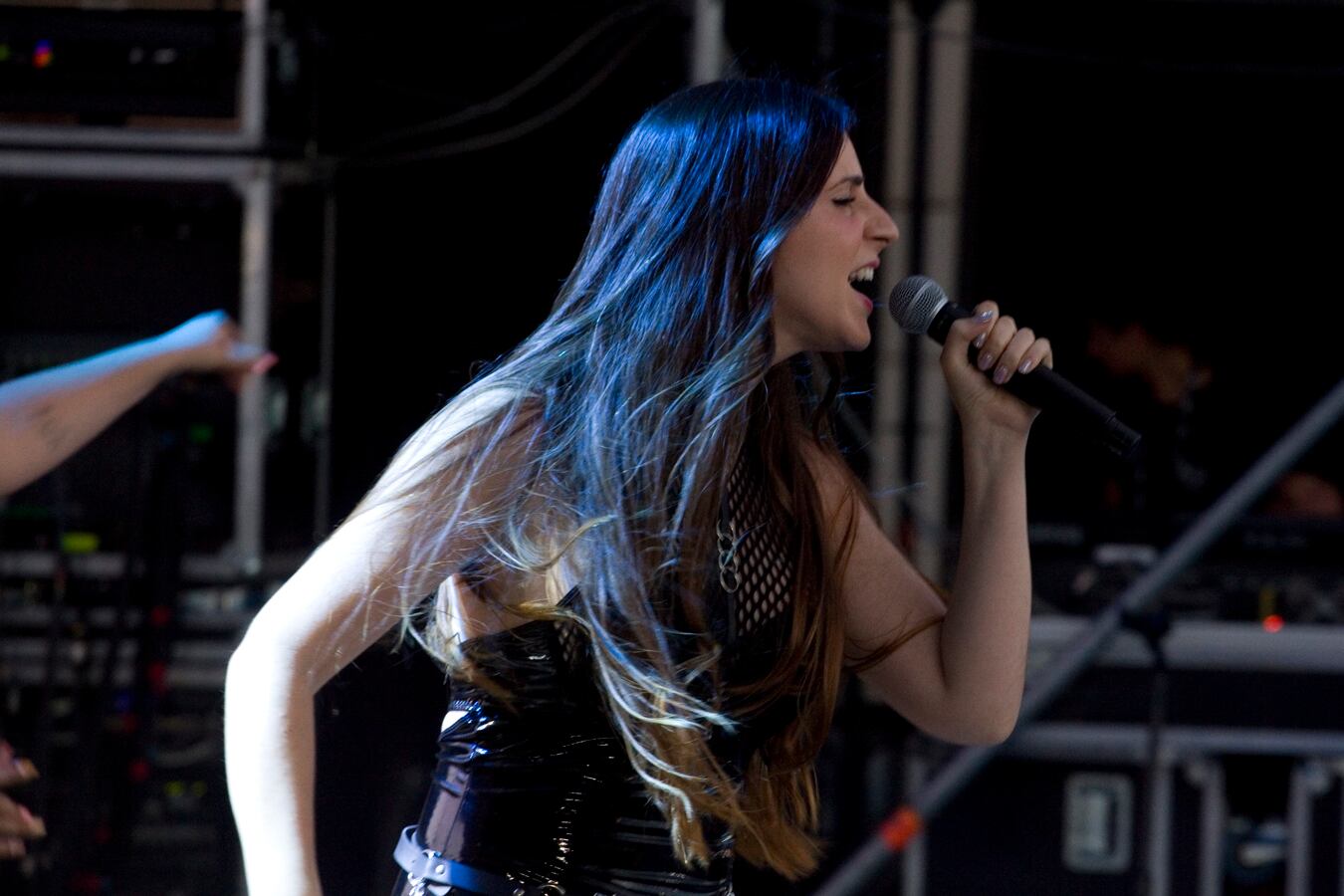 Joana Romero se sintió literalmente como en casa, rodeada de los suyos en LOS40 Málaga Pop.