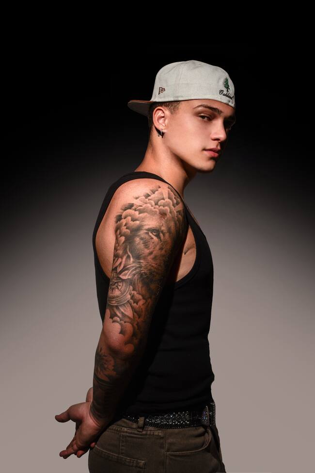 Torre del Mar, Águilas, Santa Pola, Villena, Alcoy, Gandía, Mislata, Castelldefels y Hospitalet de l'Infant conocerán la música en directo de Elio Leiros con LOS40 Summer Live.