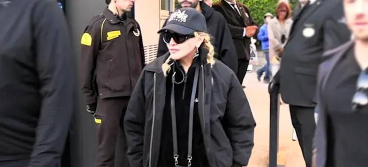 Madonna se pasea por Barcelona con ropa de Nude Project.