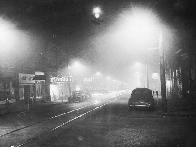Las calles desiertas de Donora, durante el episodio de contaminación de 1948.