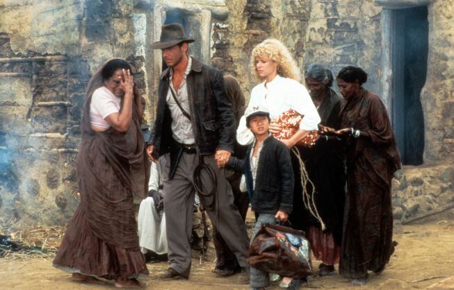 Harrison Ford y Ke Huy Quan en &#039;Indiana Jones y el tiempo maldito&#039; en 1984.