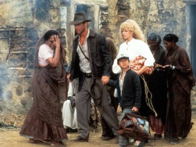 Harrison Ford y Ke Huy Quan en &#039;Indiana Jones y el tiempo maldito&#039; en 1984.