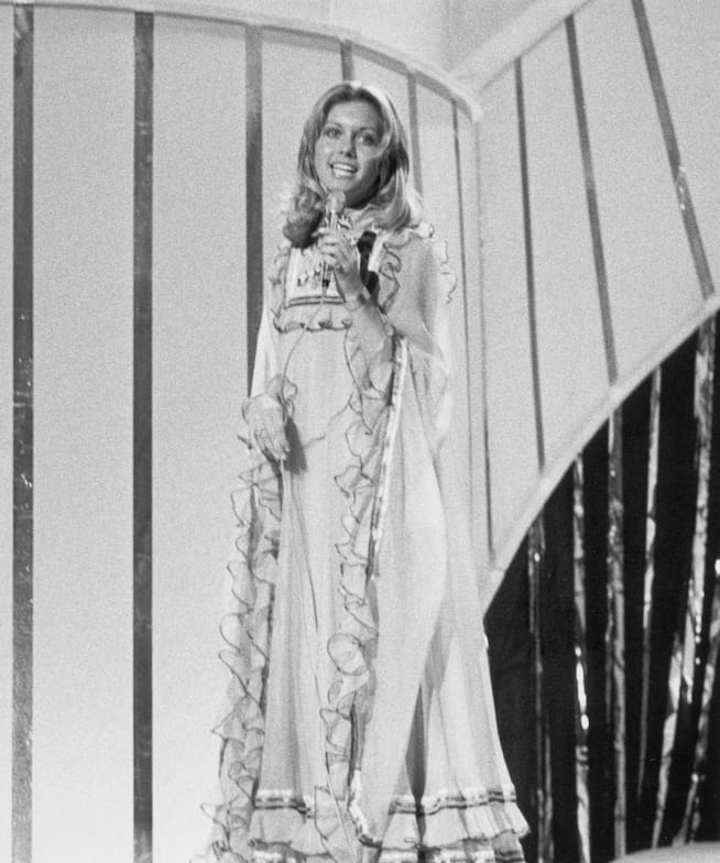 Olivia Newton-John durante su participación en el Festival de Eurovisión el 6 de abril de 1974.