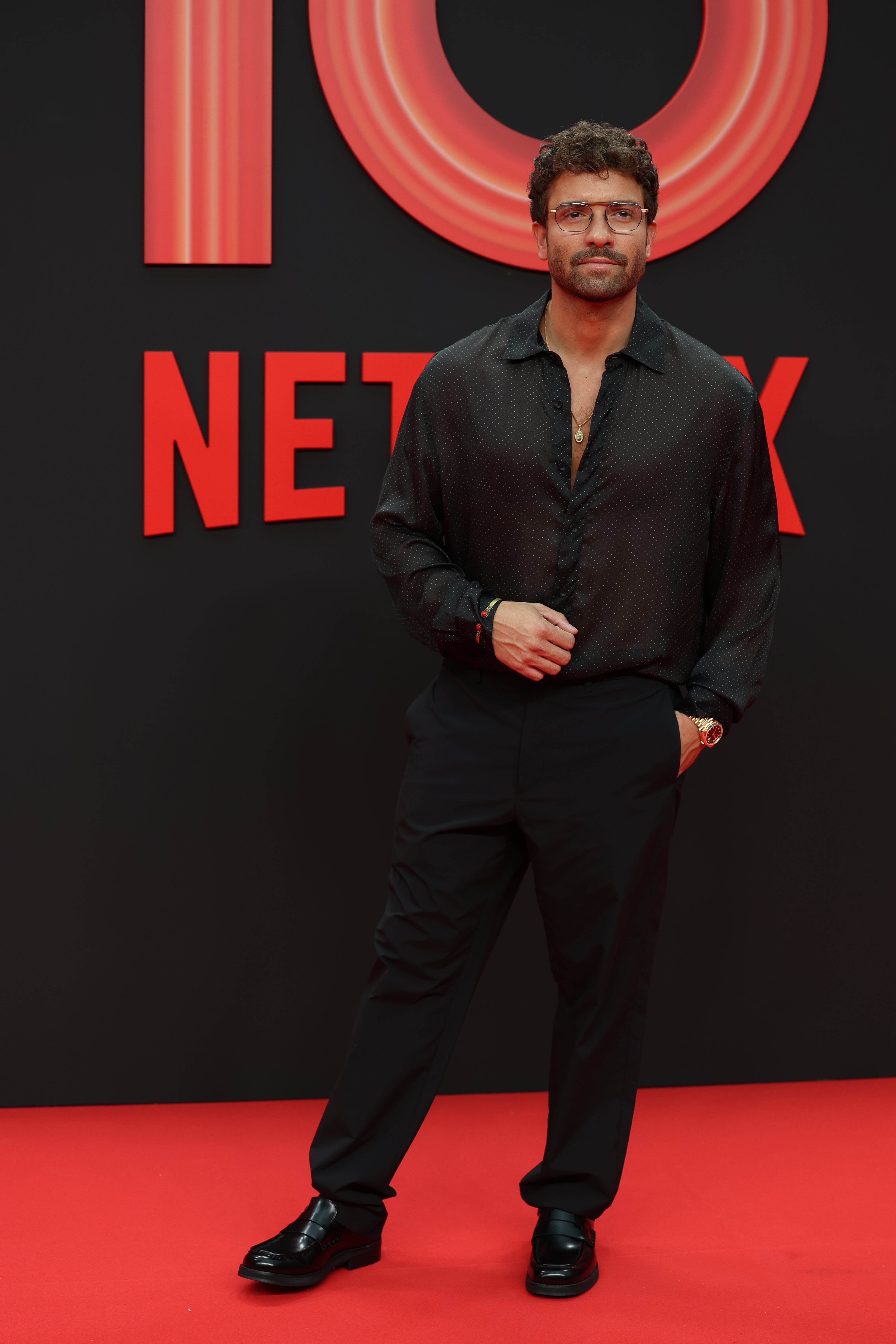 Sí, es chico Netflix y no por un documental musical. Deseando ver a Pablo Alborán en su debut como actor en 'Respira'. Por cierto, poco habitual verle en una alfombra con gafas.