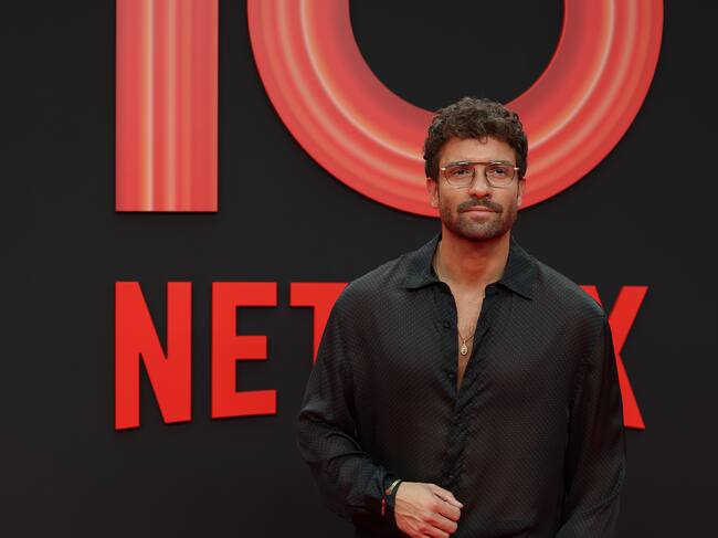Sí, es chico Netflix y no por un documental musical. Deseando ver a Pablo Alborán en su debut como actor en 'Respira'. Por cierto, poco habitual verle en una alfombra con gafas.