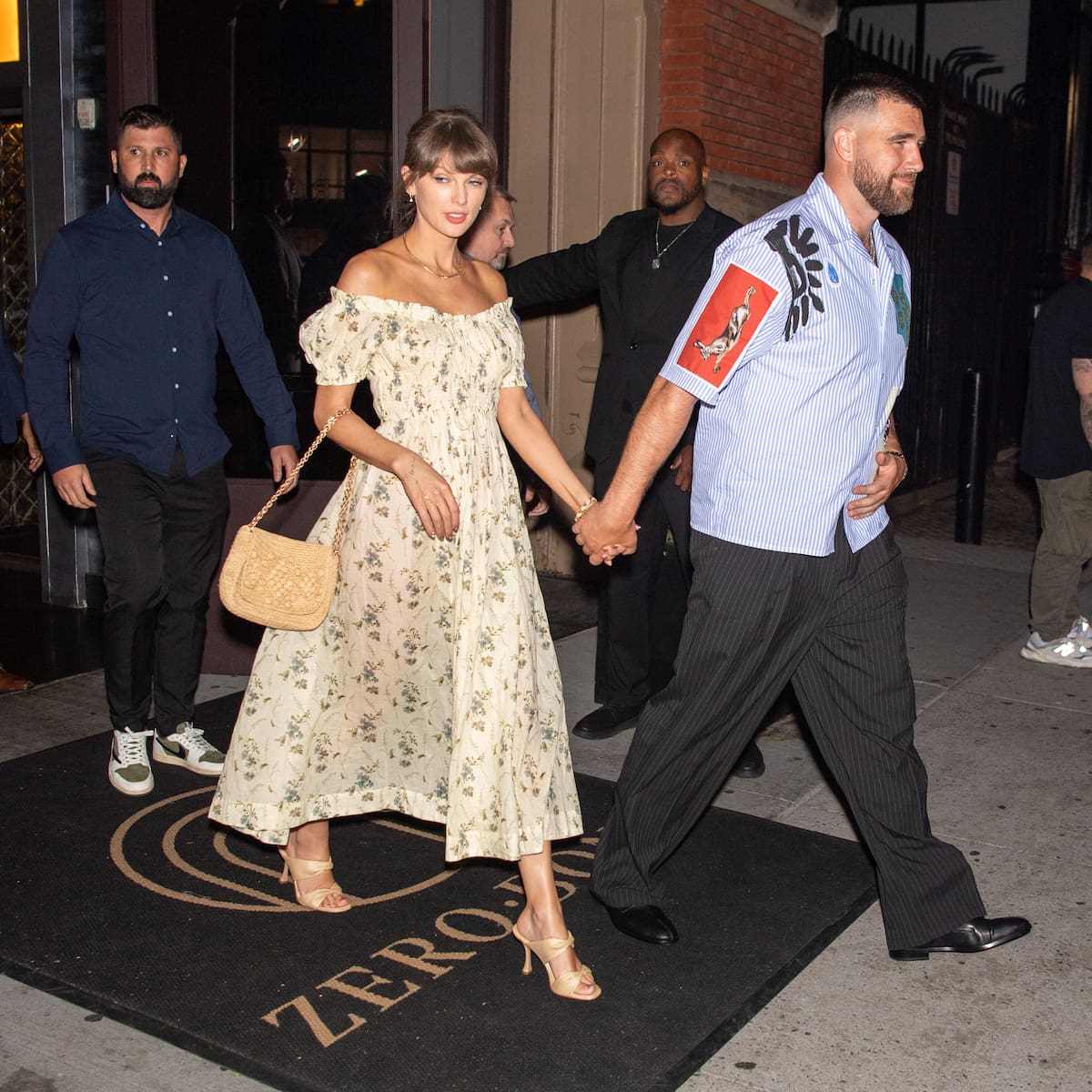 La fotografía de Taylor Swift y Travis Kelce que muchos interpretan como el último posado antes de darse el 'sí, quiero'