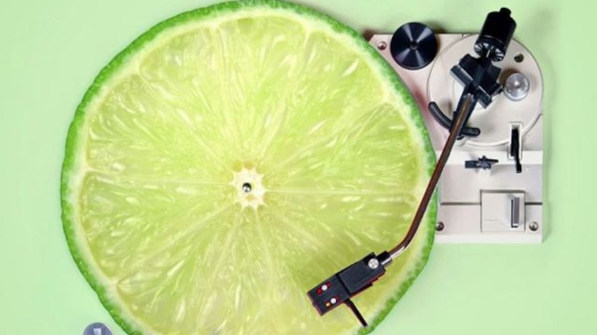 Este artista realiza unas composiciones increíbles con objetos cotidianos