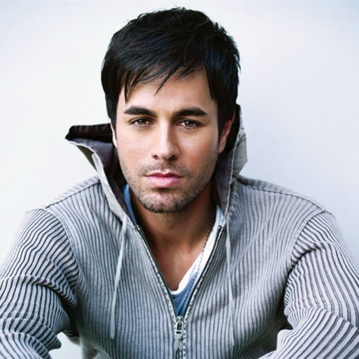Enrique Iglesias pide ayuda