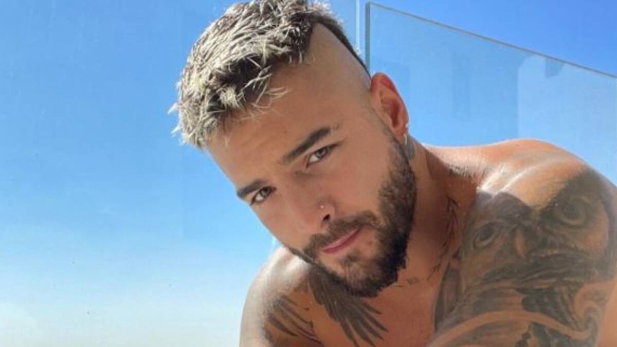 Se enojó: Maluma golpeó a un fan que no quería soltarlo