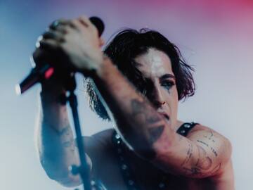ASÍ SUENA LA SORPRENDENTE VERSIÓN ROCKERA DE ‘WOMANIZER’ QUE HA CANTADO MANESKIN EN COACHELLA