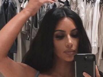 Kim Kardashian posa en selfie con diminuta ropa interior