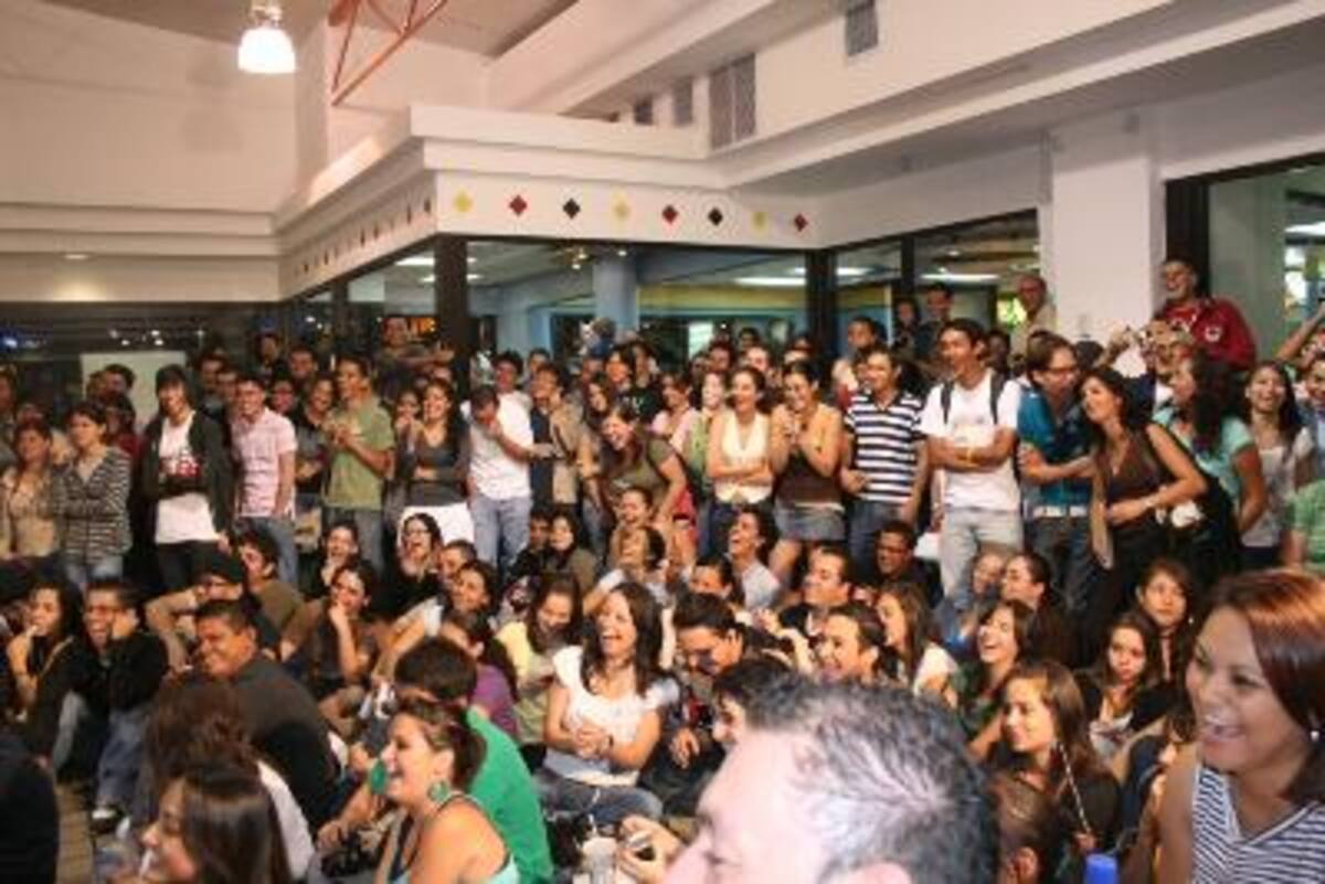 La Hora sin Nombre Segundo Aniversario Mc Donald's Zapote