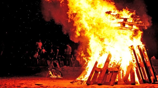 Las hogueras en la Noche de San Juan no están permitidas en todas las playas del país.