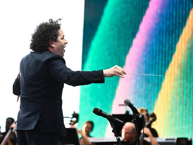 El marido de nuestra María Valverde, Gustavo Dudamel, se ha puesto al frente de la Filarmónica de Los Ángeles en Coachella.
