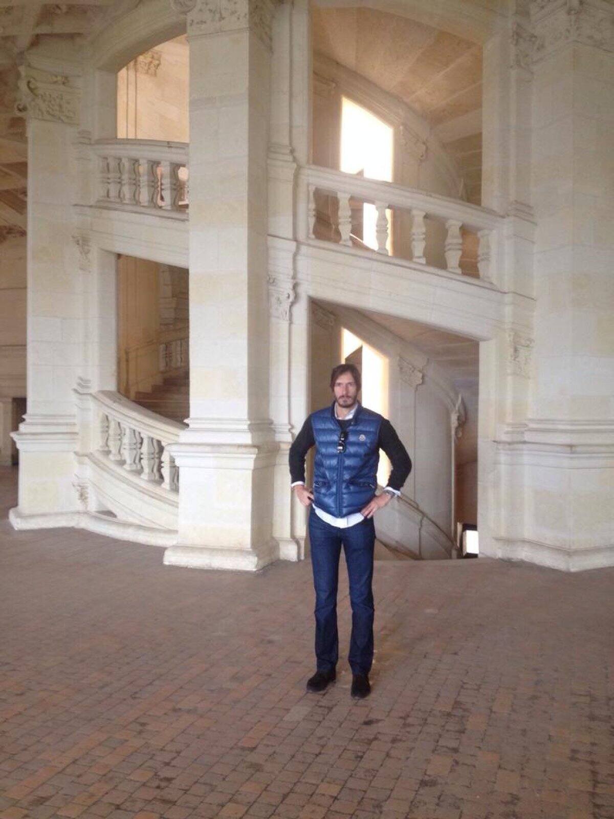 "Frente a la famosa escalera de Da Vinci! #Chambord"
