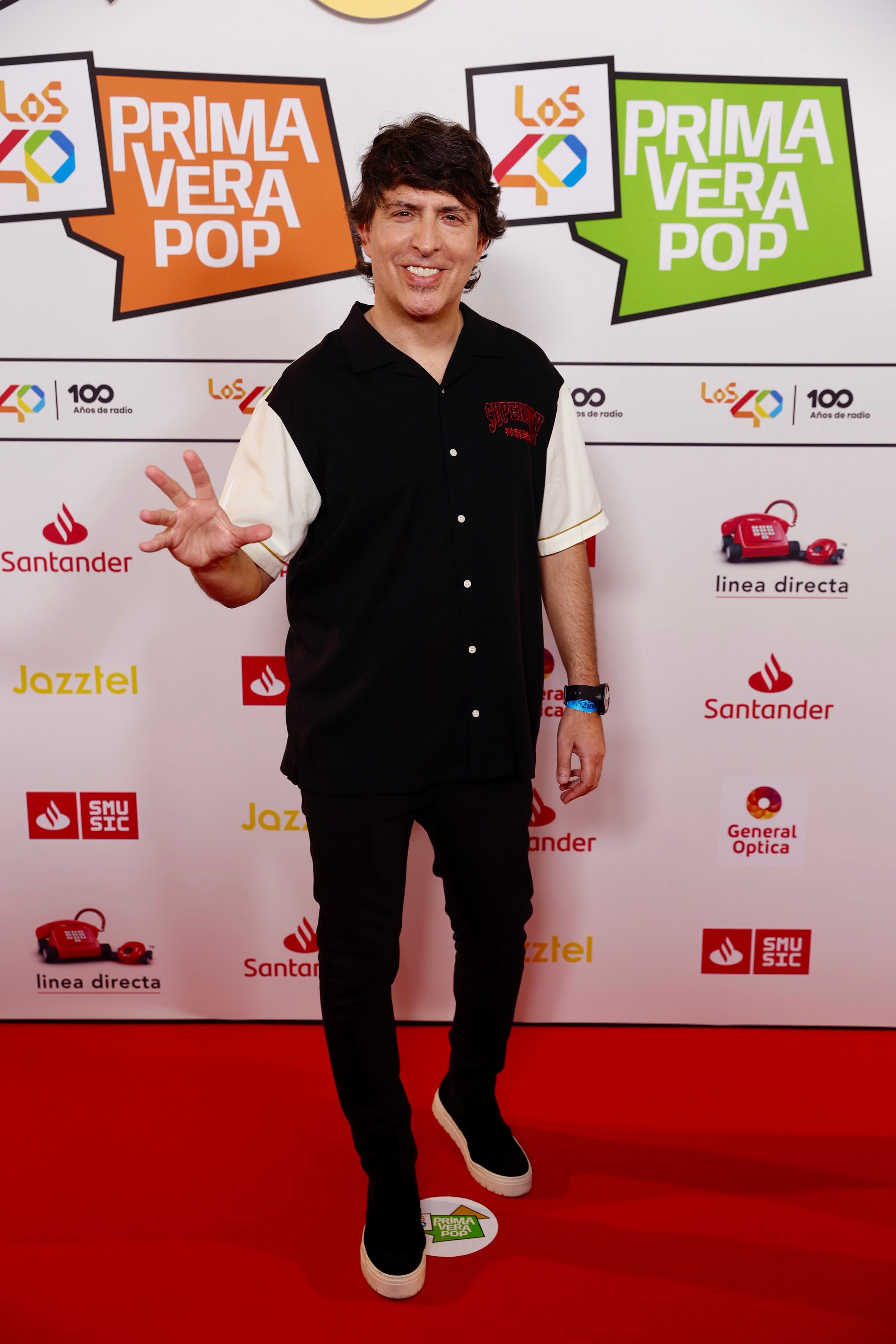 Llevábamos tiempo esperando, pero ya llegó el día. LOS40 Primavera Pop ha llegado al WiZink Center de Madrid para disfrutar de la música y dar la bienvenida a esta estación que nos tiene las hormonas revolucionadas. Los anfitriones han sido los primeros en llegar. Nuestros locutores eran los primeros en pasar por la alfombra roja y uno de ellos era Dani Moreno ‘El Gallo’ al que no se le notaba nada el madrugón de esta mañana para alegrarnos el día desde Anda Ya!