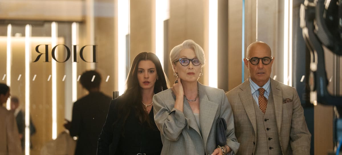 Anne Hathaway como Andy Sachs, Meryl Streep como Miranda Priestly y Stanley Tucci como Nigel Kipling en 'El Diablo Viste de Prada 2'. / 20th Century Studios / Macall Polay