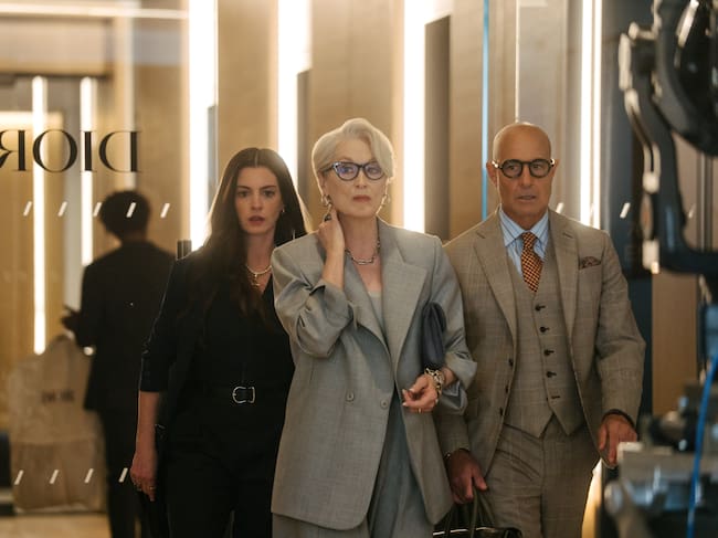 Anne Hathaway como Andy Sachs, Meryl Streep como Miranda Priestly y Stanley Tucci como Nigel Kipling en 'El Diablo Viste de Prada 2'. / 20th Century Studios / Macall Polay
