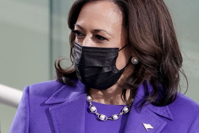 Kamala Harris lució el collar de perlas de su hermandad.