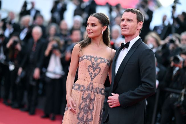 Alicia Vikander y Michael Fassbender en Cannes 2023.