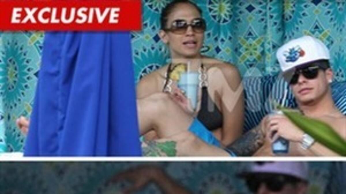 JLo y Casper Smart se magrean en Hawaii