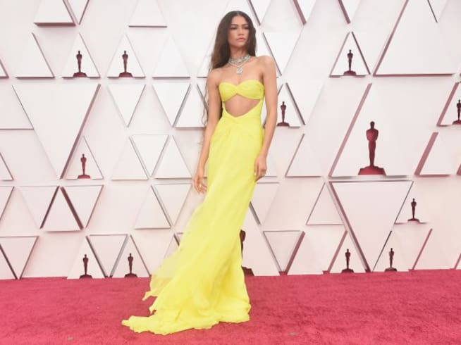 Zendaya en un vestido Valentino para los Oscar 2021