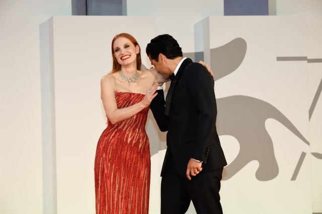 Oscar Isaac y Jessica Chastain en Venecia muestran complicidad