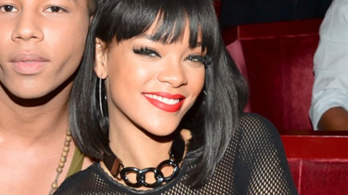 Rihanna muestra todo en París