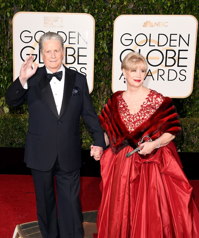 Brian Wilson y su esposa, Melinda Ledbetter, a su llegada a los  Golden Globe Awards en 2016.