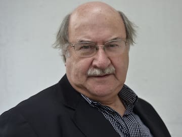 Muere el escritor chileno Antonio Skármeta, creador de 'Ardiente Paciencia'