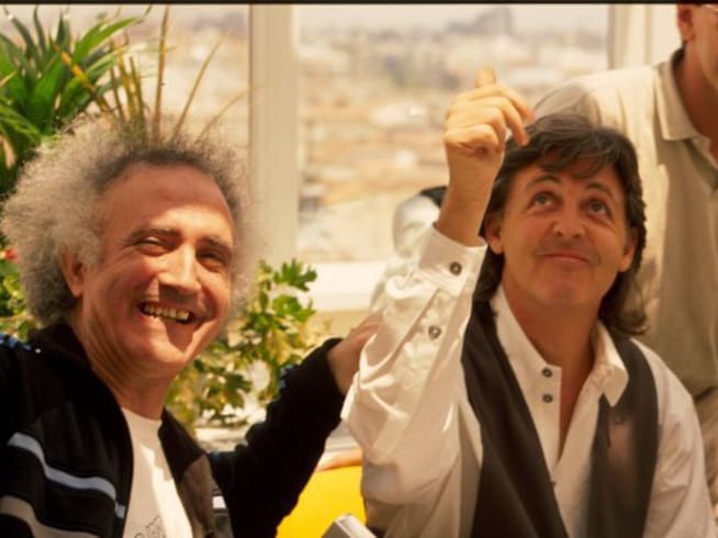 Luqui y McCartney, en el estudio principal de LOS40 en 1989.