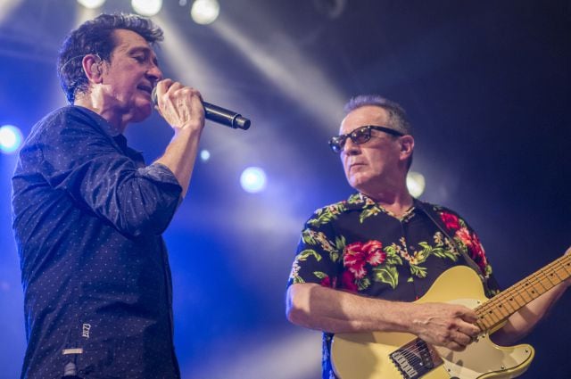 Manolo García y Quimi Portet, en concierto en la sala Razzmatazz de Barcelona en 2016. Un homenaje a grupos como Los Burros y Los Rápidos.