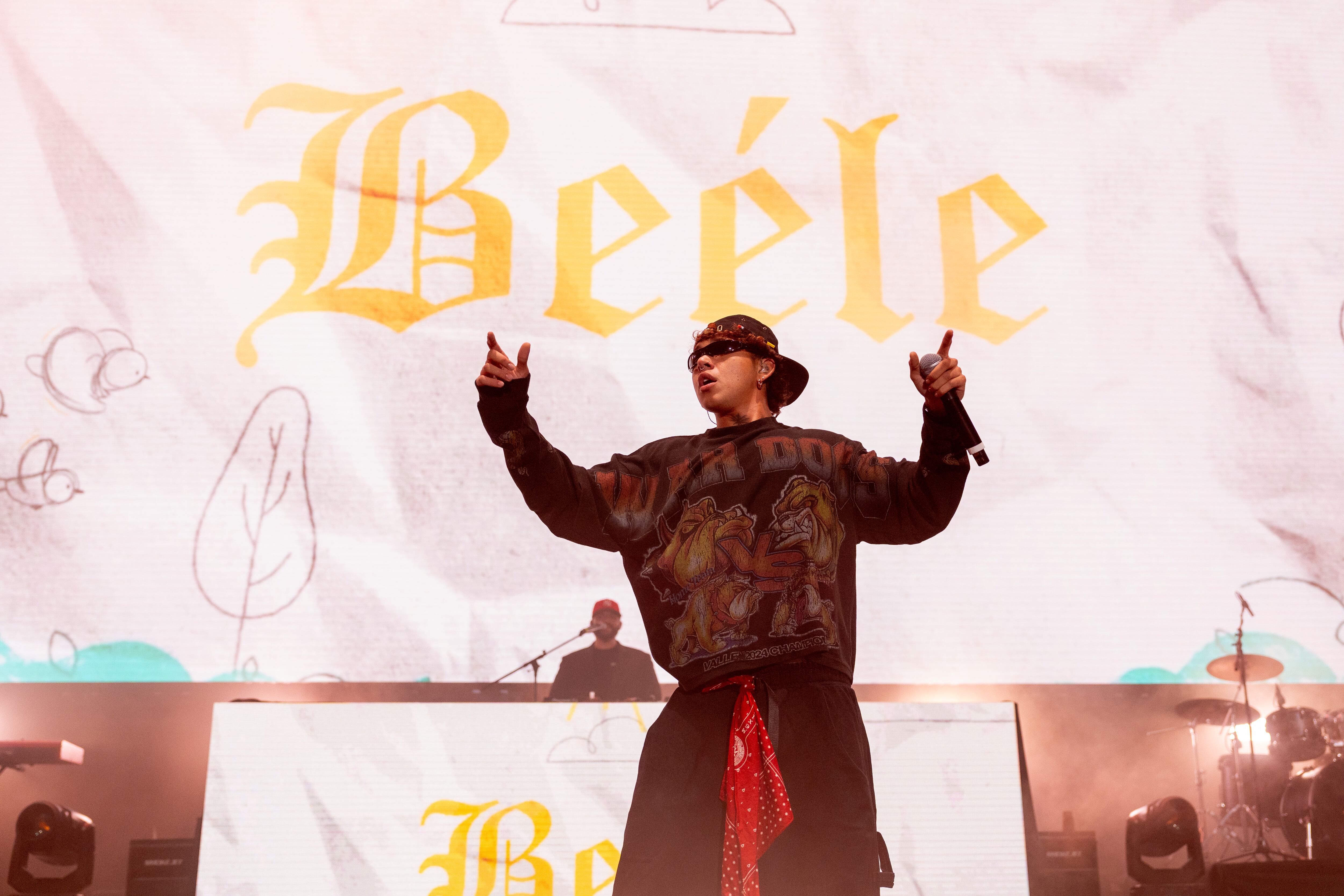 Beéle no ha podido elegir una sola canción para la segunda noche de LOS40 Primavera Pop y ha hecho un medley de 'Mi refe', 'Frente al mar' '.