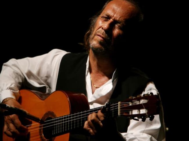 Paco de Lucía tocando en Algeciras en septiembre de 2006. / Foto: JOSE LUIS ROCA/AFP/Getty Images