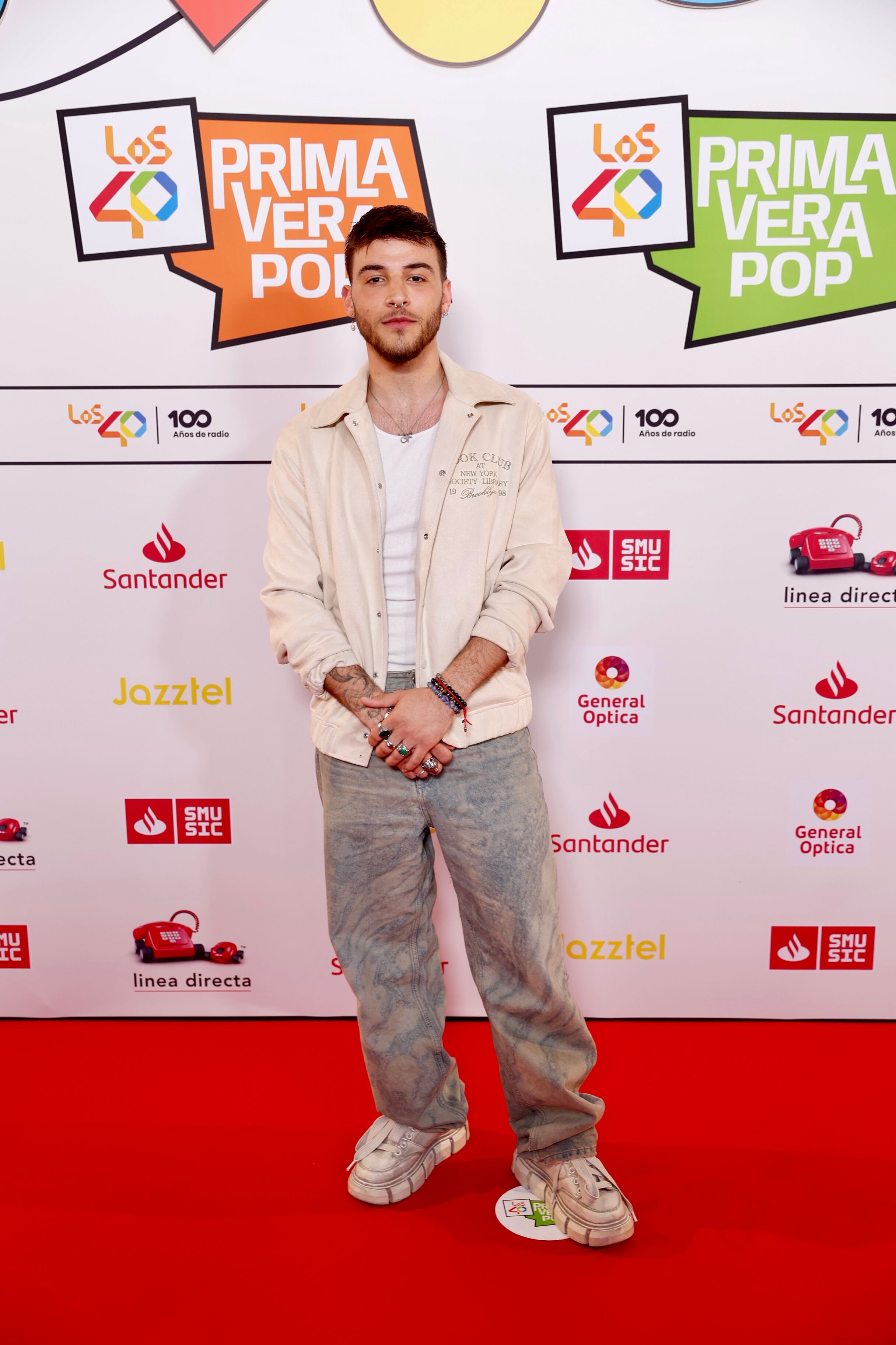 Colores primaverales en mood casual, la elección estilística de Lucas Curotto, otro chico OT 2023 con muchos amigos con los que compartir la fiesta.