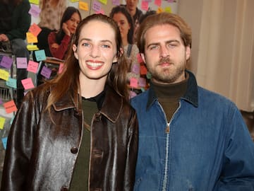 Maya Hawke se casa con el músico Christian Lee Hutson junto a sus compañeros de 'Stranger Things'