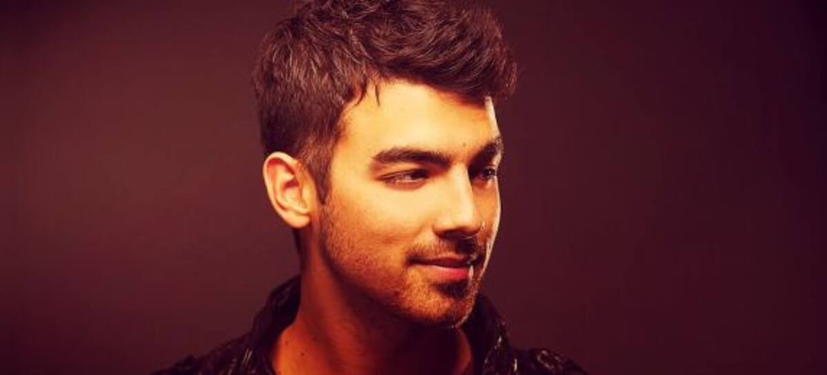 La primera vez de Joe Jonas!