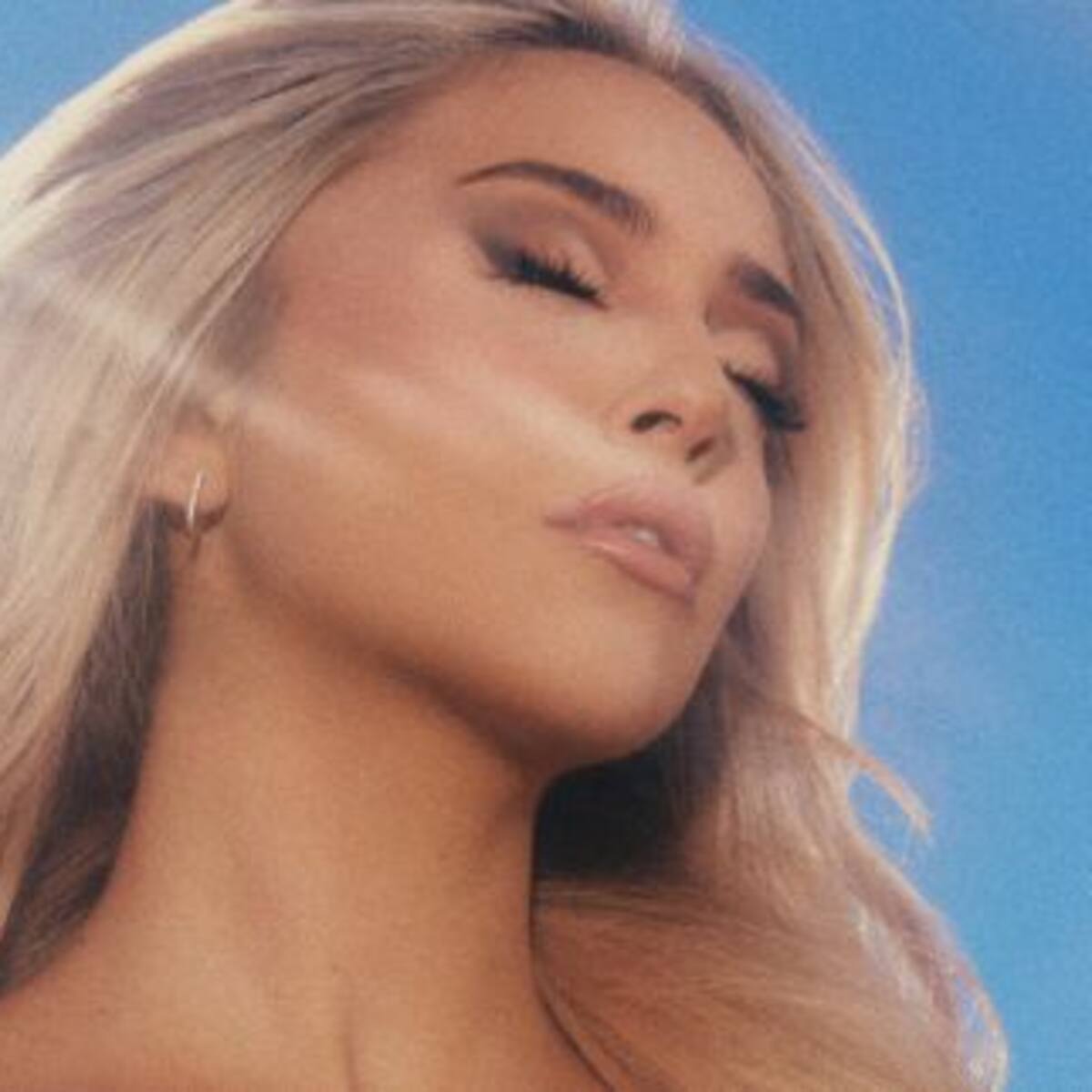 Ana Mena lanzó su nuevo álbum "Bellodrama"