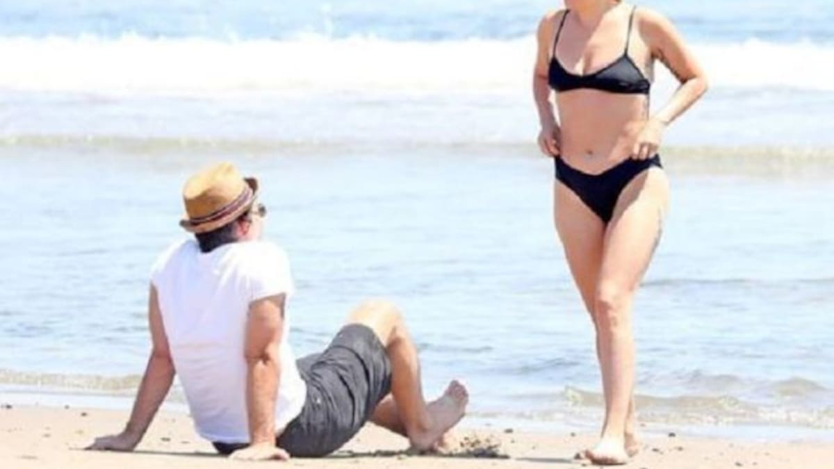 Lady Gaga se mostró junto a su novio en la playa