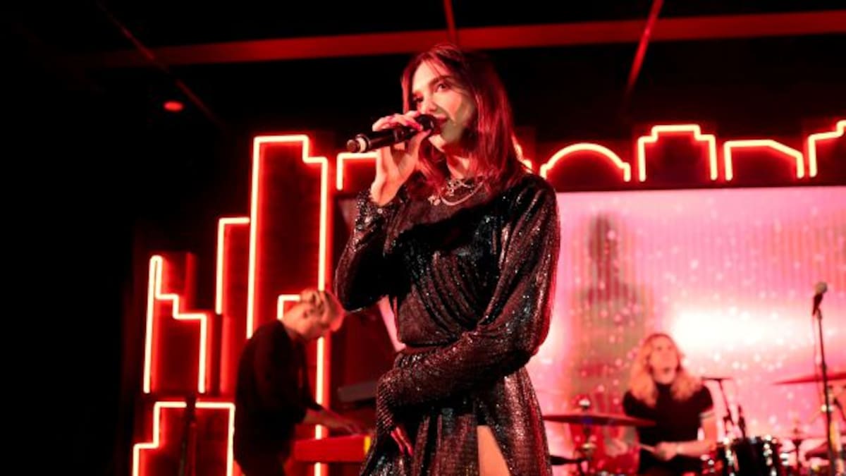 Dua Lipa reinventó "Do I Wanna Know" de Artic Monkeys