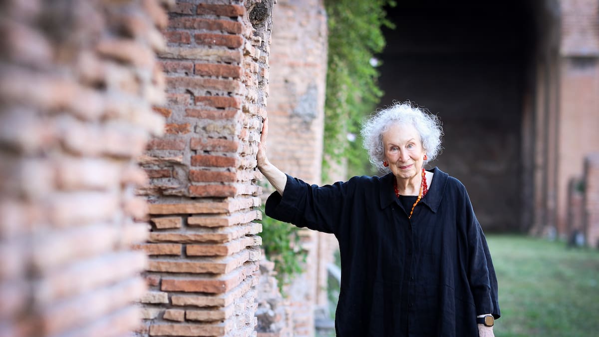El nuevo trabajo de Margaret Atwood ('El cuento de la criada') y mucho más en el ecuador de marzo