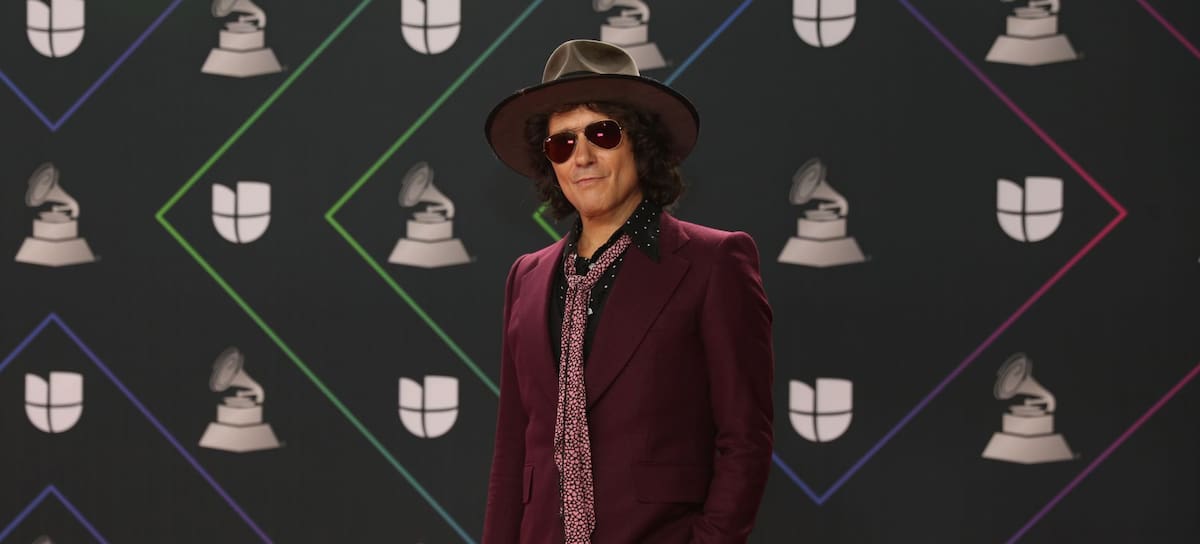 Enrique Bunbury posa en el photocall de los premios Latin Grammy de 2021 en Las Vegas.