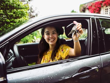 La DGT confirma el carnet de conducir a los 17 años: estos son los requisitos