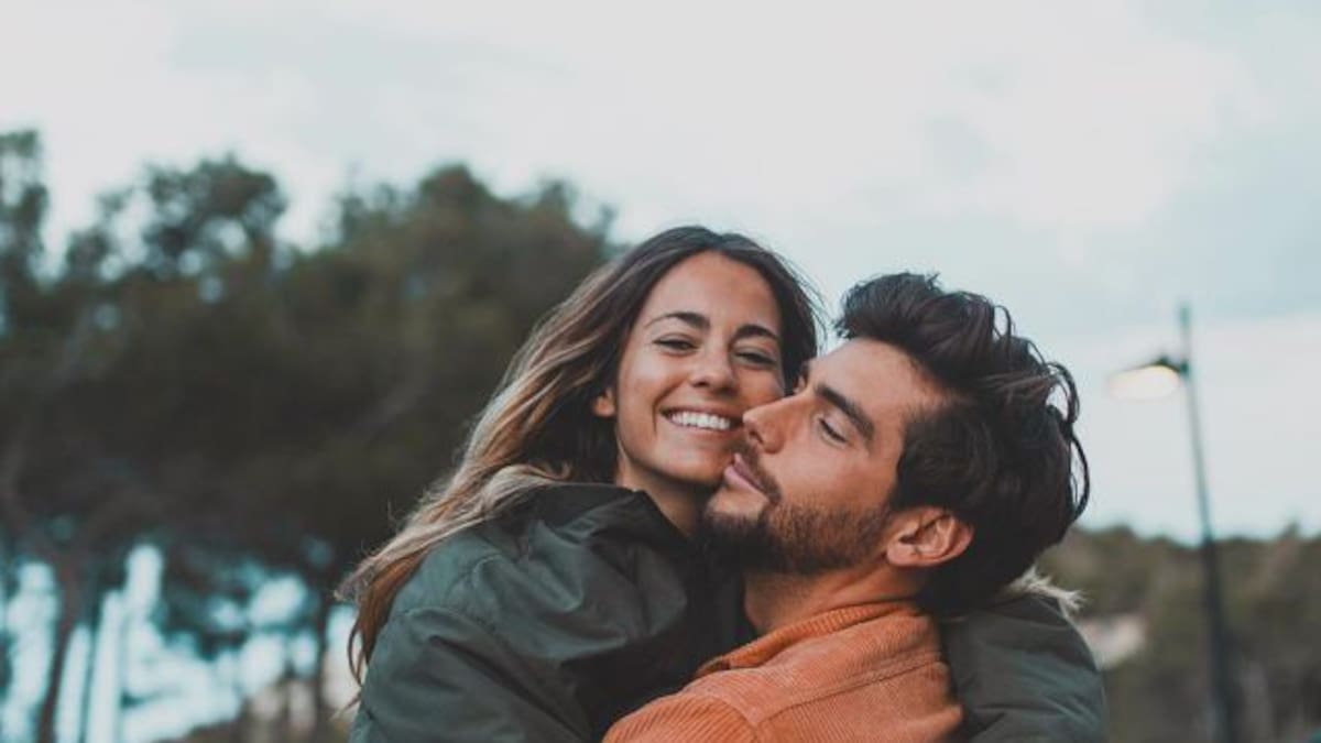 Álvaro Soler y Sofía Ellar cantan juntos a sus madres