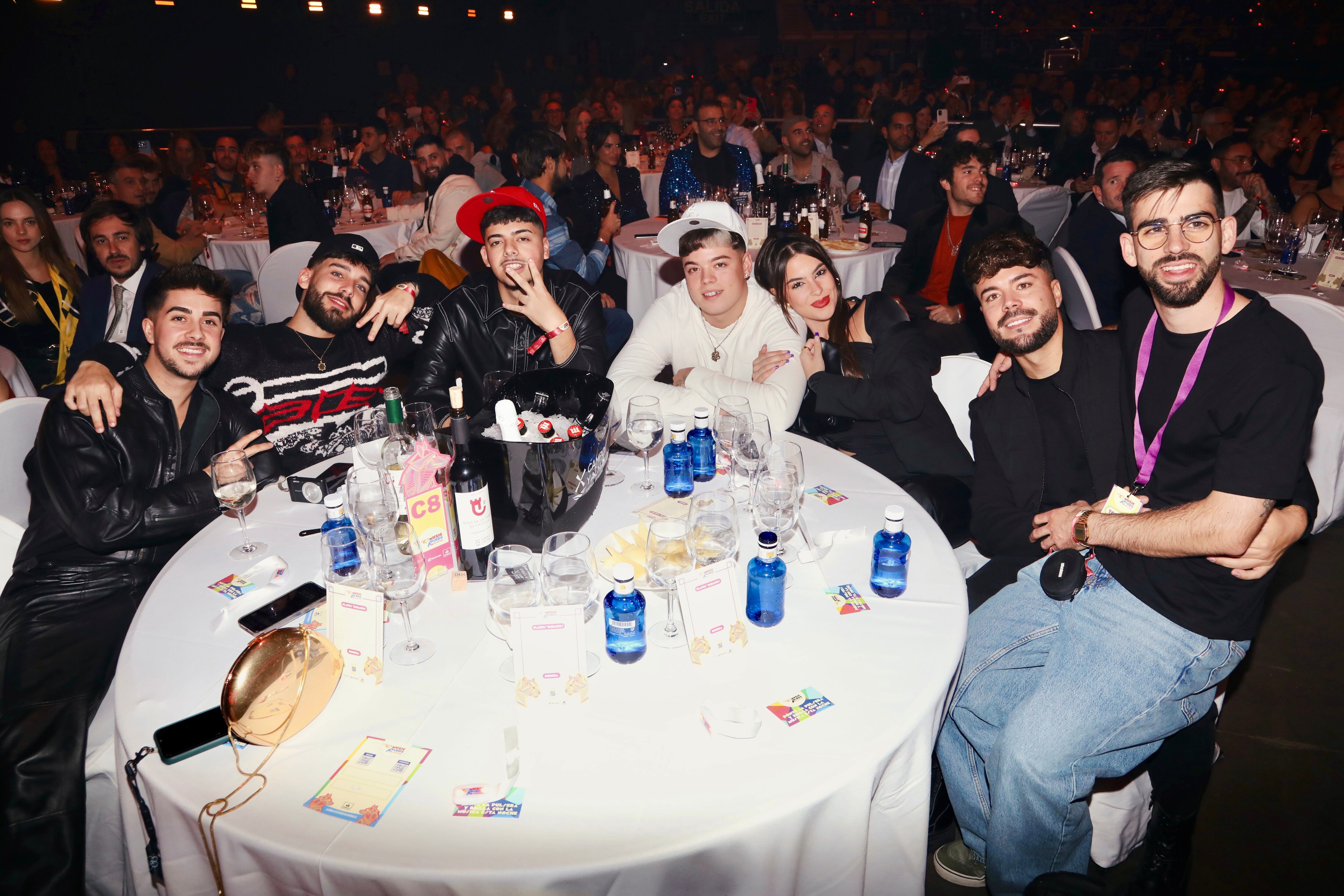 Saiko y su equipo, pasando un buen rato.