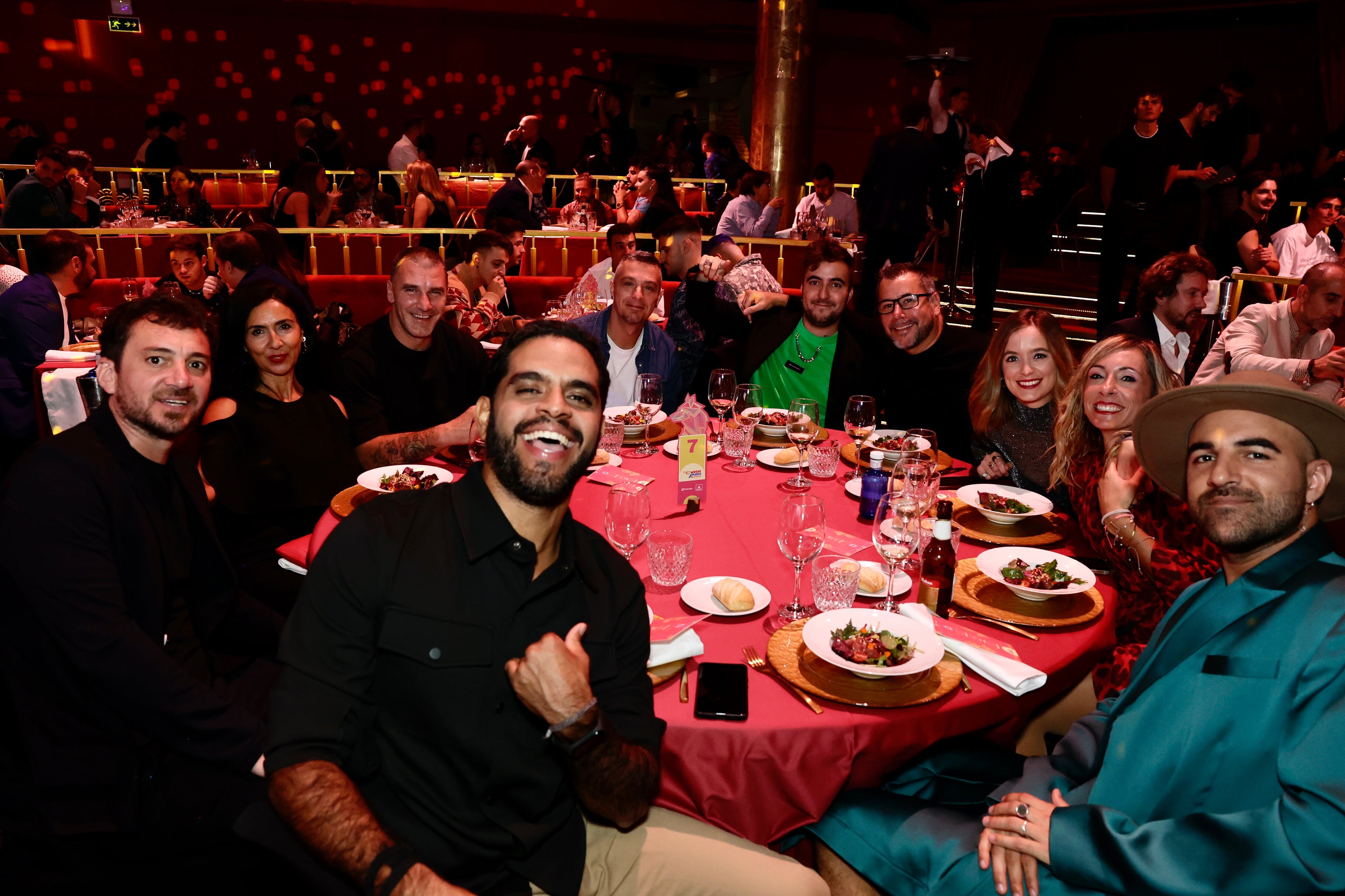 Nil Moliner y Beret en la cena de nominados de LOS40 Music Awards Santander 2023 / Foto: Jorge París y Elena Buenavista