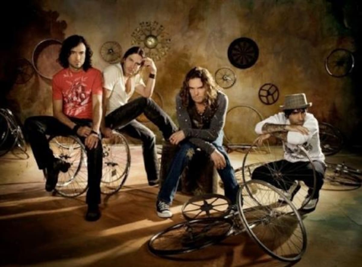 El cuarteto mexicano ha vendido más de 22 millones de discos en su carrera y hasta la fecha han conseguido 119 Discos de Oro y 224 Discos de Platino y más de 35 temas han llegado al número uno a lo largo de su carrera.